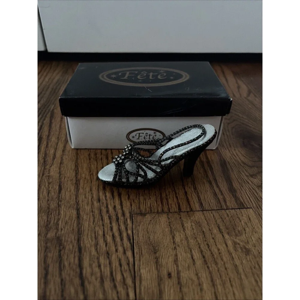 Vintage Y2K Fete collectable shoe figurine (Neon nights)